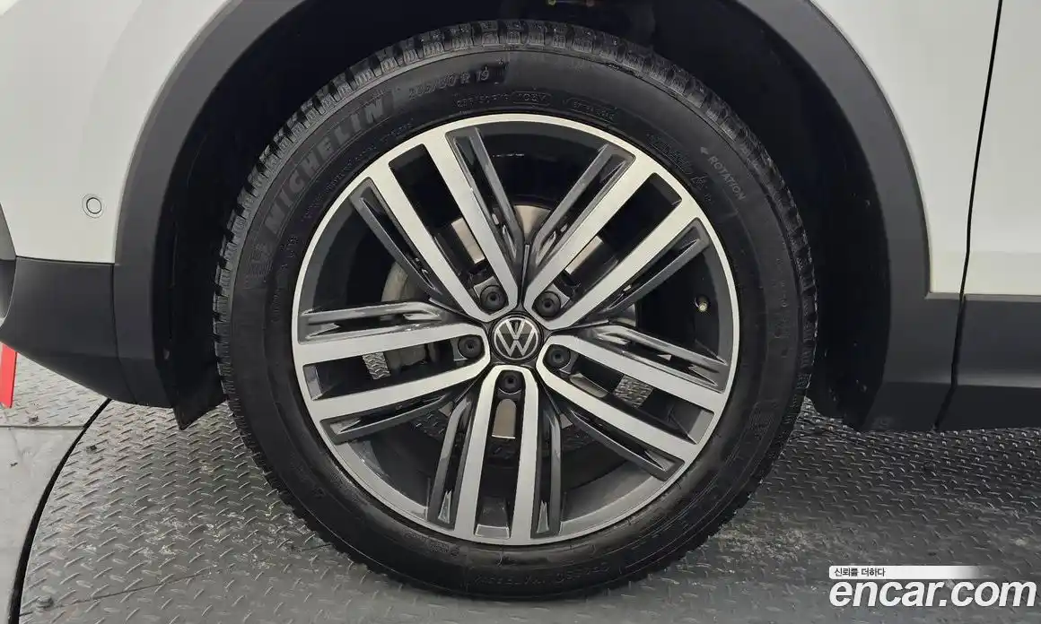 Volkswagen Tiguan 2023 2.0 Автомат в Москве № 214921, фото 19