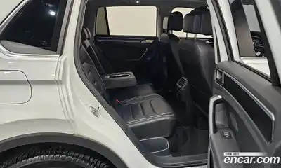 Volkswagen Tiguan 2023 2.0 Автомат в Москве № 214921, миниатюра 2