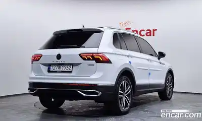 Volkswagen Tiguan 2023 2.0 Автомат в Москве № 214921, миниатюра 3
