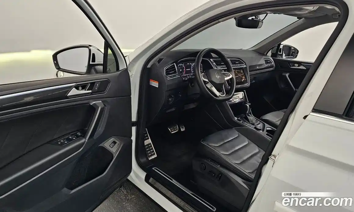 Volkswagen Tiguan 2023 2.0 Автомат в Москве № 214921, фото 8