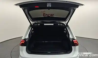 Volkswagen Tiguan 2023 2.0 Автомат в Москве № 214921, миниатюра 10