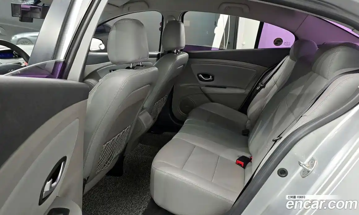 Renault SM3 2011 1.6 Автомат в Москве № 226057, фото 20