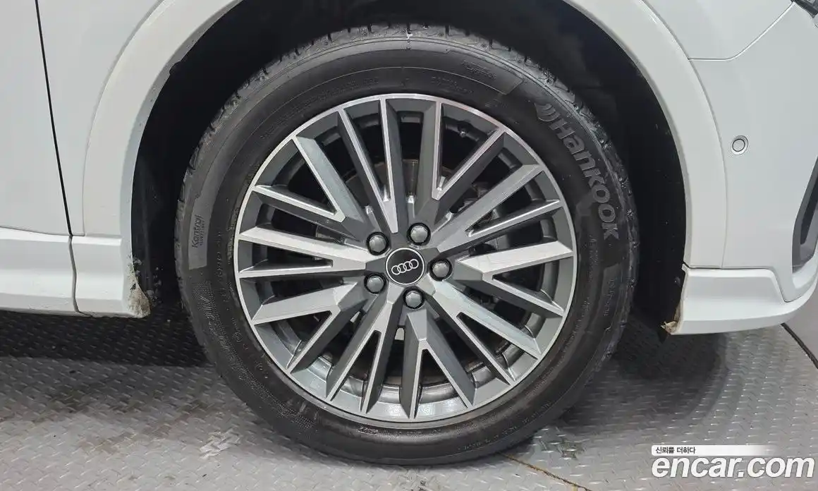 Audi Q3 2023 2.0 Автомат в Москве № 229603, фото 8