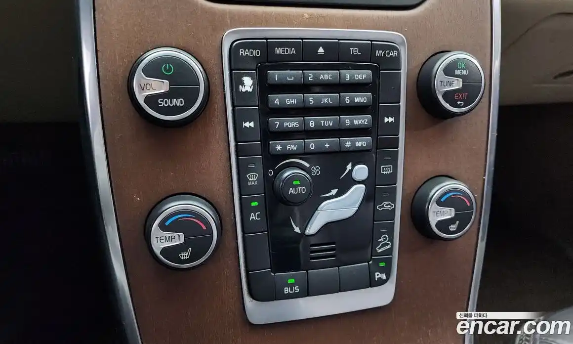 Volvo XC70 2012 2.4 Автомат в Москве № 230683, фото 11