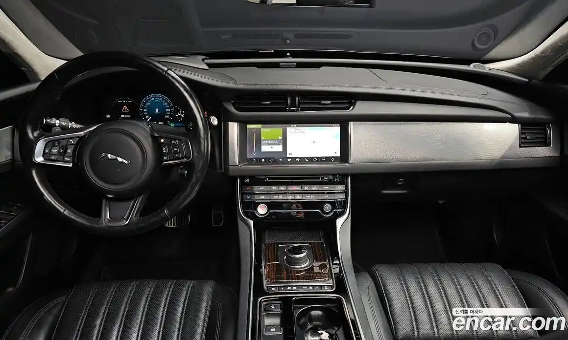 Jaguar XF 2019 2.0 Автомат в Москве № 256065, фото 17