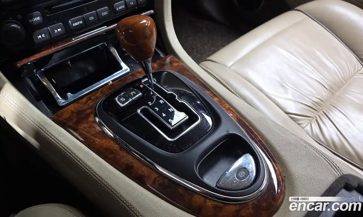 Jaguar XJ 2007 2.7 Автомат в Москве № 283861, фото 17