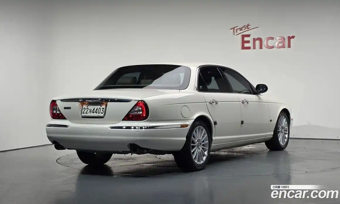 Jaguar XJ 2007 2.7 Автомат в Москве № 283861, фото 19