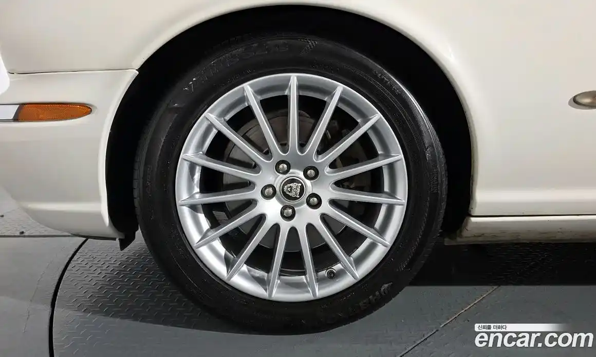 Jaguar XJ 2007 2.7 Автомат в Москве № 283861, фото 20