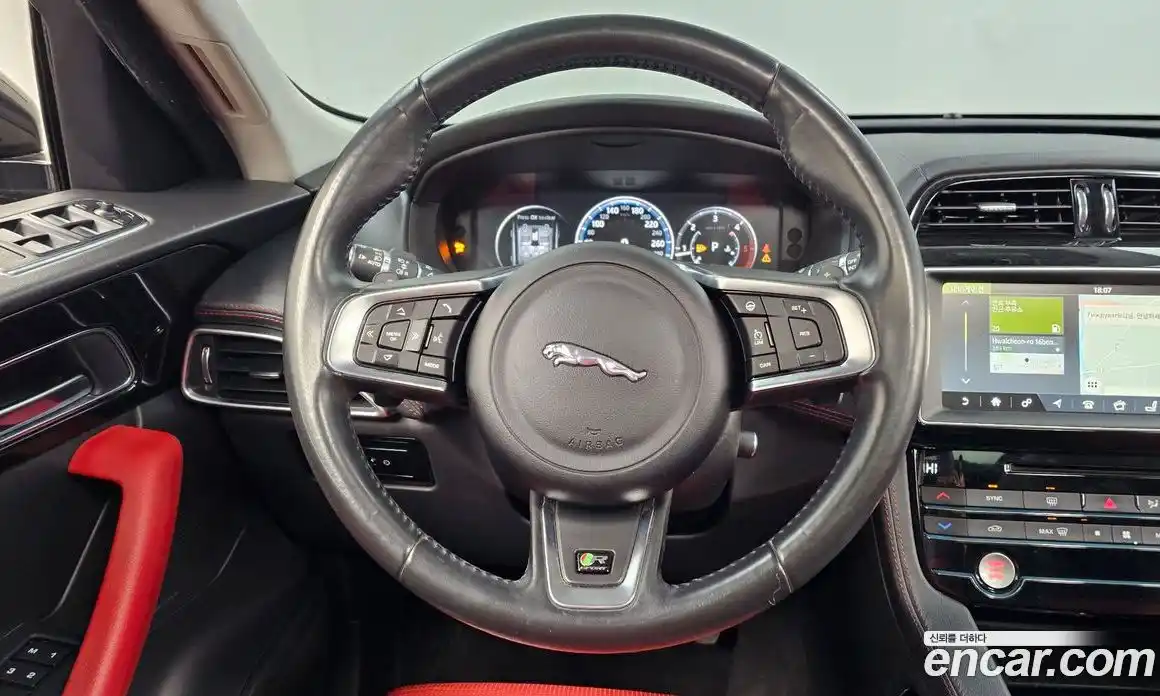 Jaguar F-Pace 2017 2.0 Автомат в Москве № 304937, фото 13