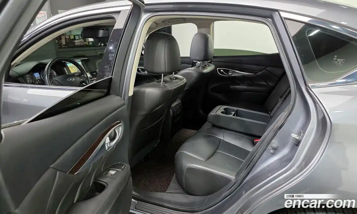 Infiniti Q70 2016 3.7 Автомат в Москве № 371862, фото 11