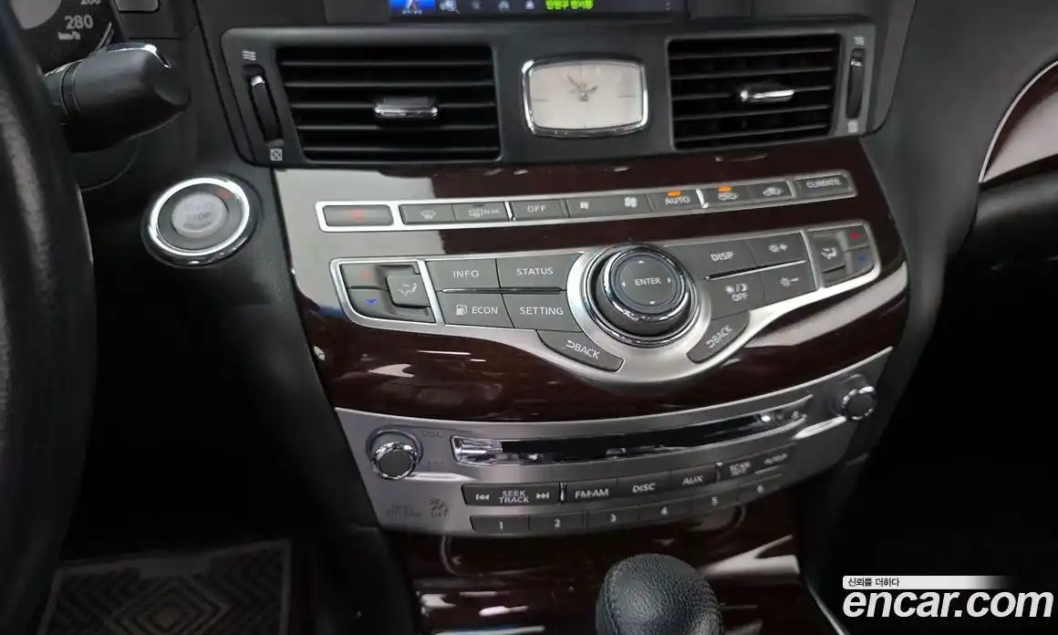 Infiniti Q70 2016 3.7 Автомат в Москве № 371862, фото 17