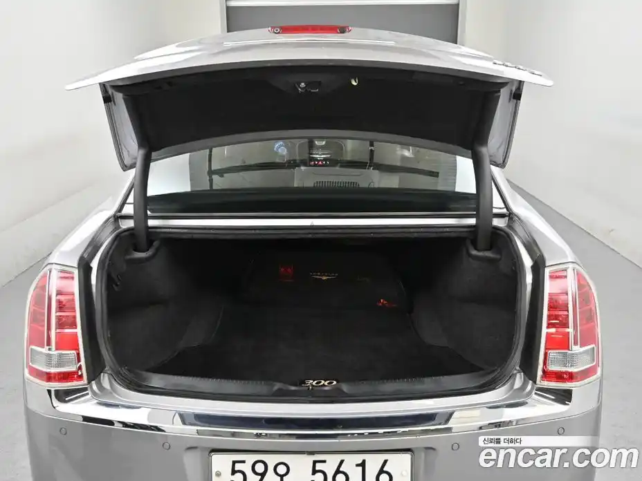 Chrysler 300C 2014 3.0 Автомат в Москве № 407545, фото 19