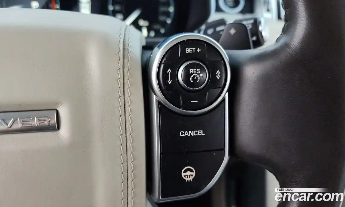 Land Rover Range-Rover 2015 4.4 Автомат в Москве № 431389, фото 17