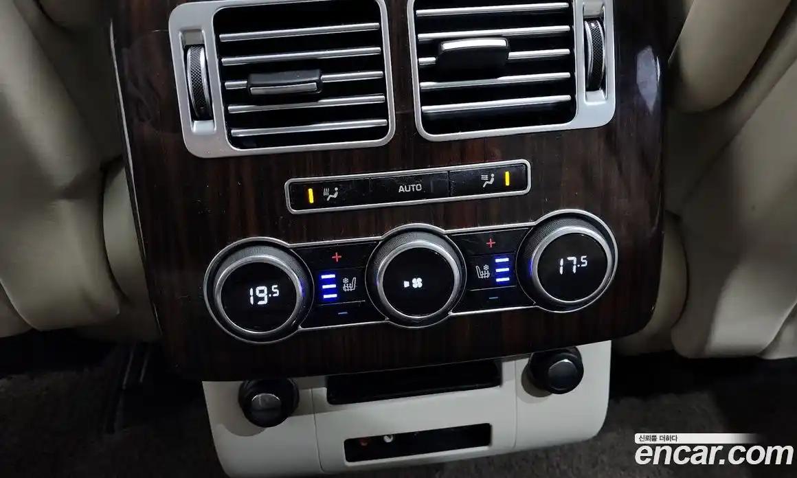 Land Rover Range-Rover 2015 4.4 Автомат в Москве № 431389, фото 18