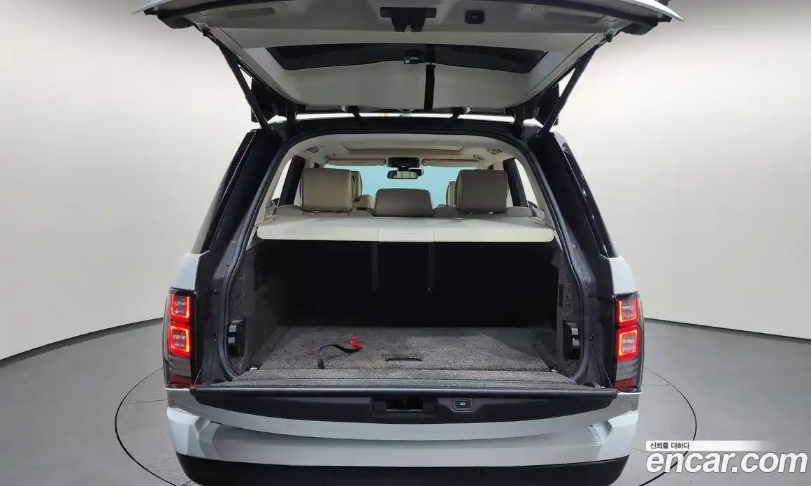 Land Rover Range-Rover 2015 4.4 Автомат в Москве № 431389, фото 20