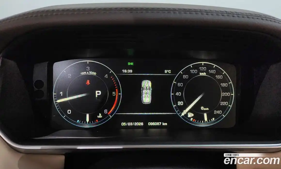 Land Rover Range-Rover 2015 4.4 Автомат в Москве № 431389, фото 8