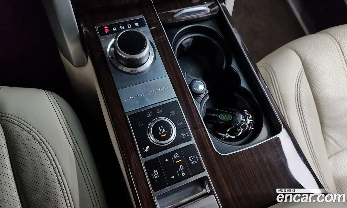 Land Rover Range-Rover 2015 4.4 Автомат в Москве № 431389, фото 9