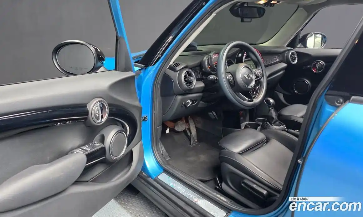 Mini Cooper 2016 2.0 Автомат в Москве № 431978, фото 9