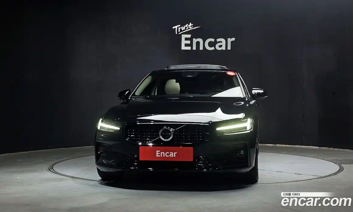 Volvo S60 2024 2.0 Автомат в Москве № 469791, фото 3