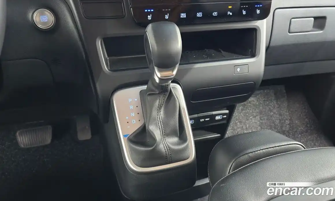 Hyundai Staria 2023 3.5 Автомат в Москве № 11603, фото 5