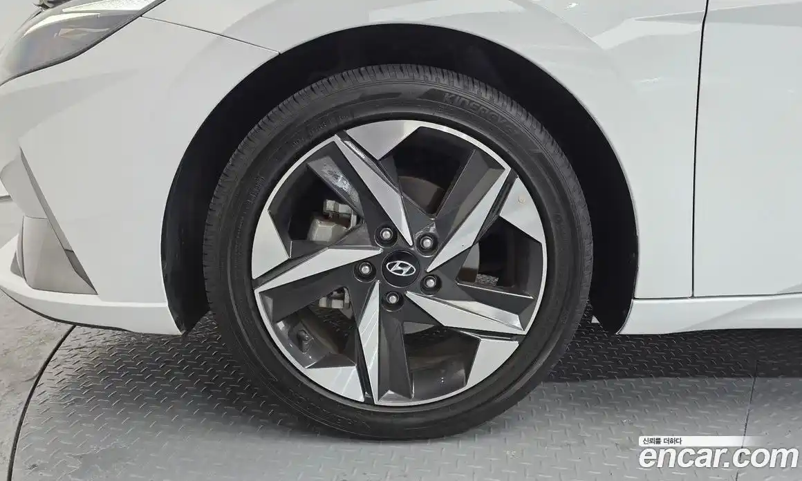 Hyundai Avante 2023 1.6 Автомат в Москве № 118742, фото 5