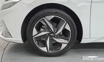 Hyundai Avante 2023 1.6 Автомат в Москве № 118742, миниатюра 5