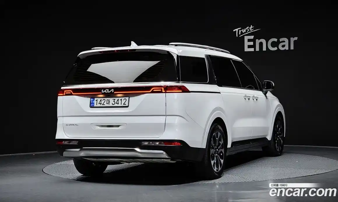 Kia Canival 2023 2.2 Автомат в Москве № 131892, фото 4