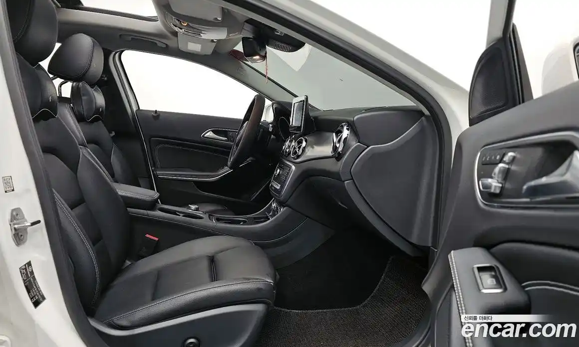 Mercedes-Benz GLA-Class 2019 2.0 Автомат в Москве № 136152, фото 19