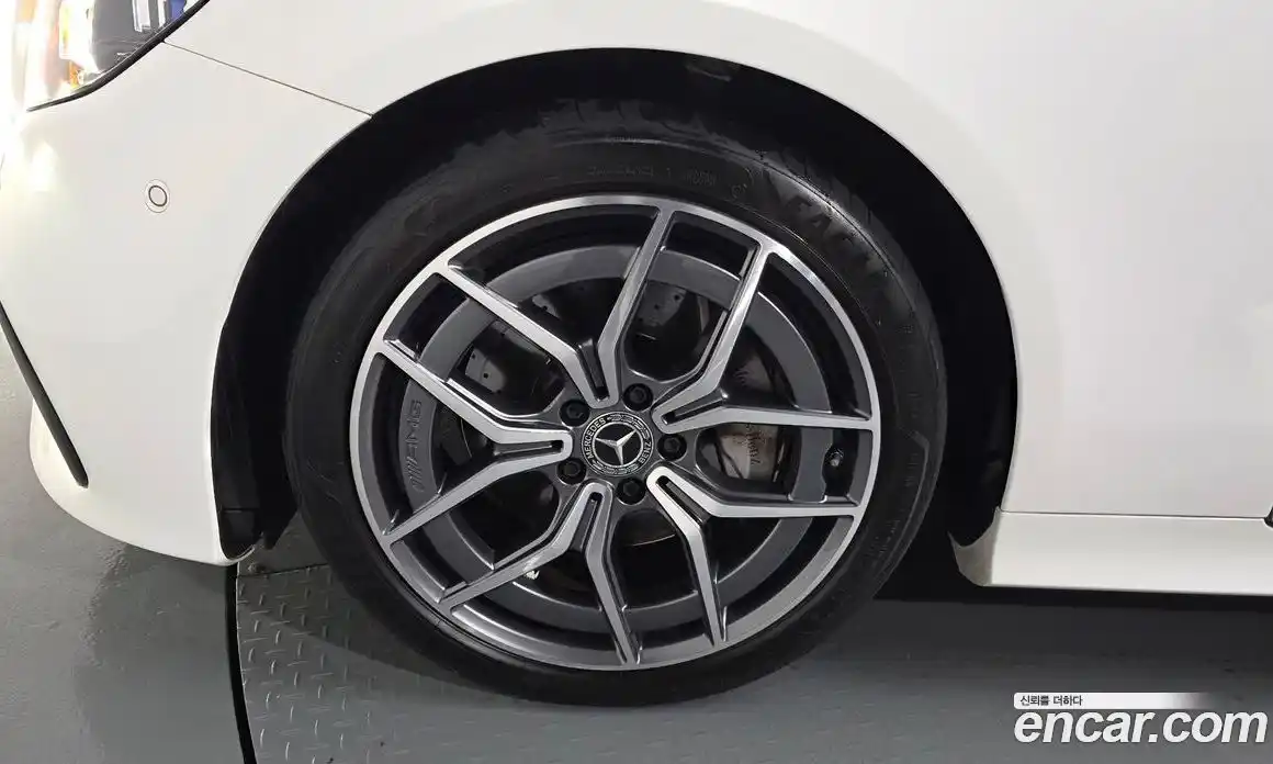 Mercedes-Benz E-Class 2023 2.0 Автомат в Москве № 137361, фото 9