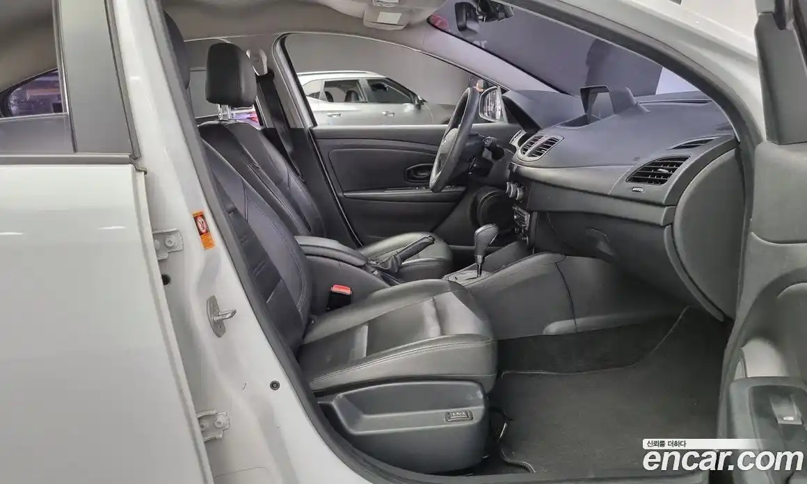 Renault SM3 2018 1.6 Автомат в Москве № 137858, фото 9