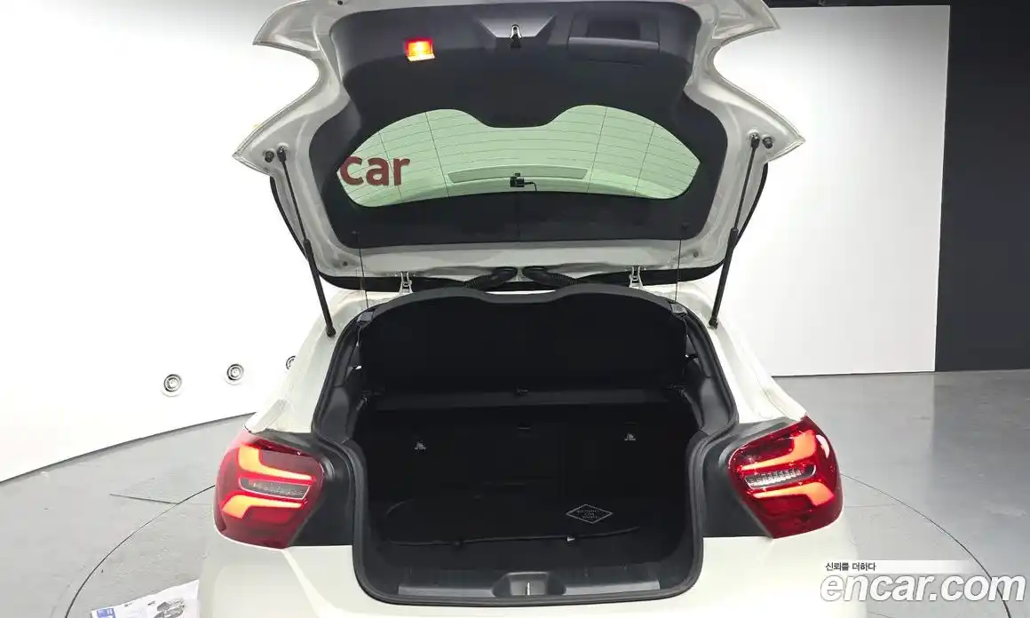 Mercedes-Benz A-Class 2017 1.6 Автомат в Москве № 161143, фото 17