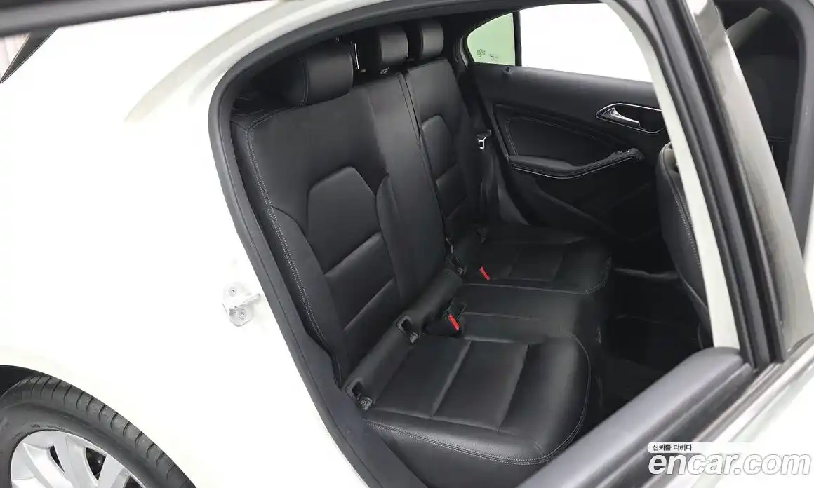 Mercedes-Benz A-Class 2017 1.6 Автомат в Москве № 161143, фото 18