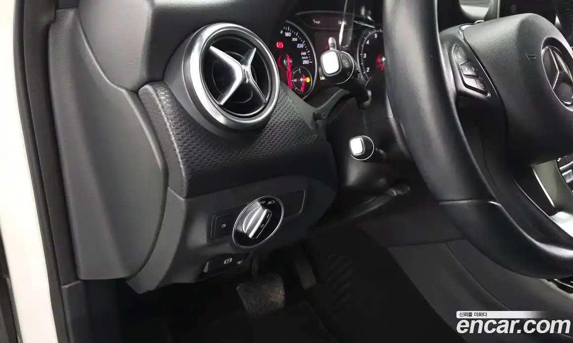 Mercedes-Benz A-Class 2017 1.6 Автомат в Москве № 161143, фото 20