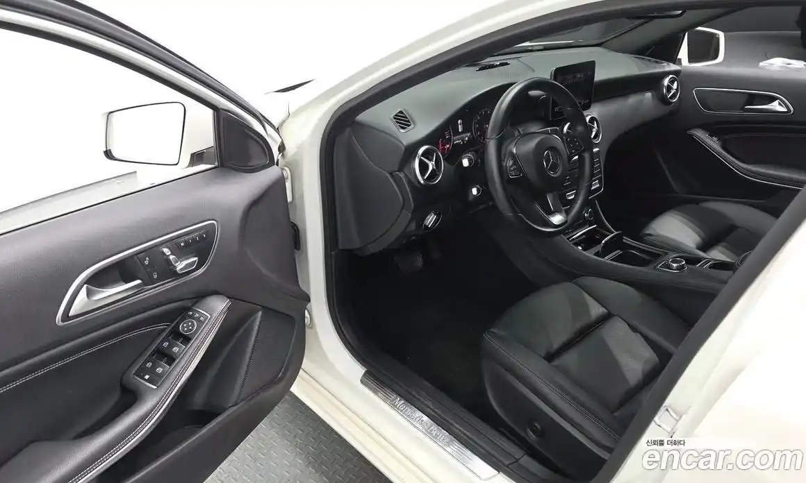 Mercedes-Benz A-Class 2017 1.6 Автомат в Москве № 161143, фото 8