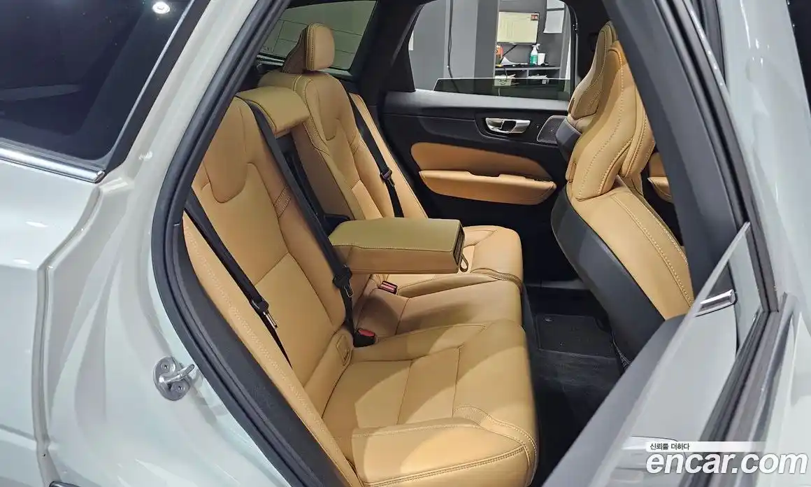 Volvo XC60 2024 2.0 Автомат в Москве № 164182, фото 11