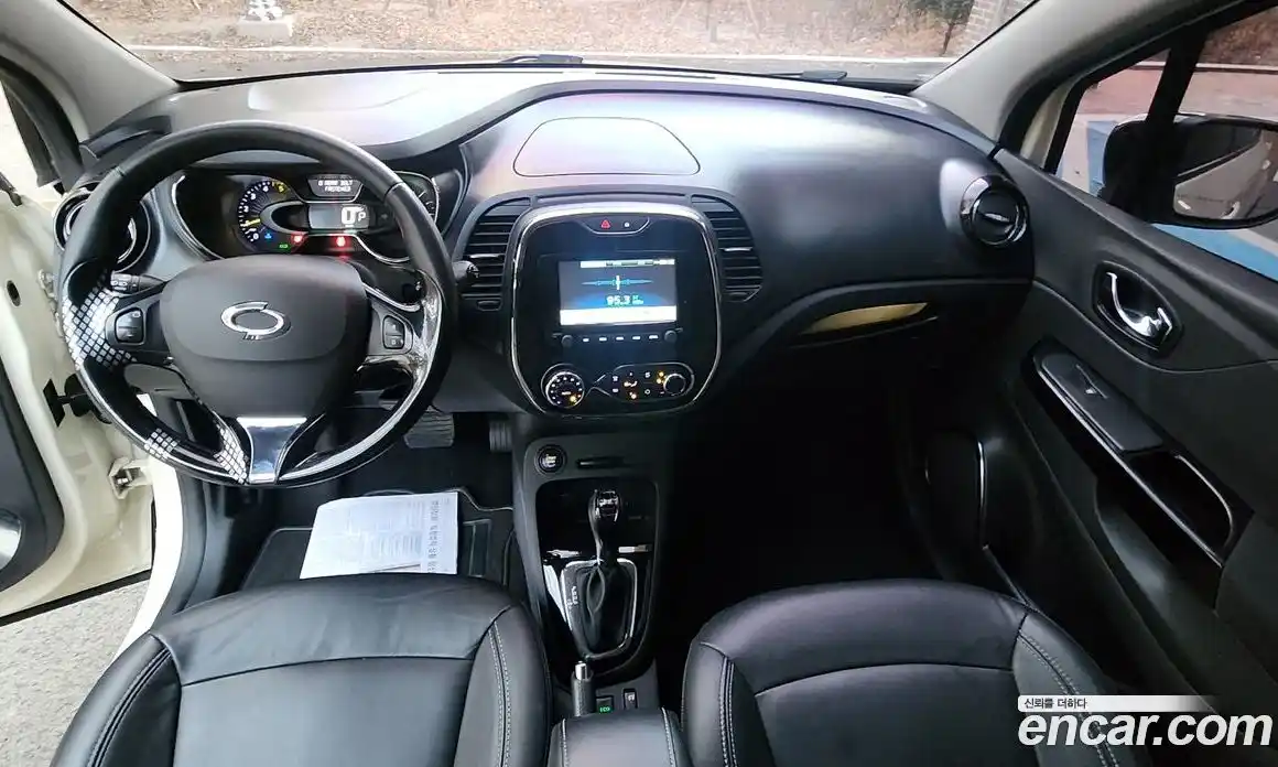 Renault QM3 2015 1.5 Автомат в Москве № 186014, фото 7