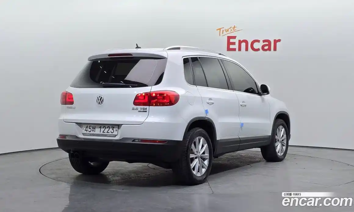 Volkswagen Tiguan 2015 2.0 Автомат в Москве № 187296, фото 12