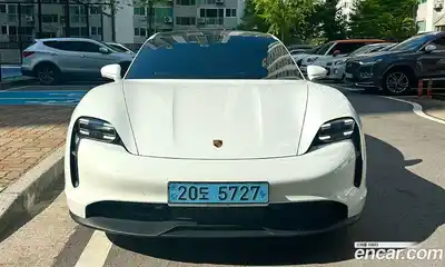Porsche Taycan, 2021