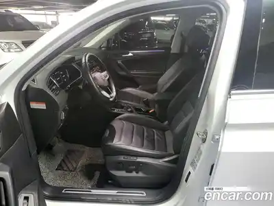 Volkswagen Tiguan 2023 2.0 Автомат в Москве № 214879, миниатюра 11