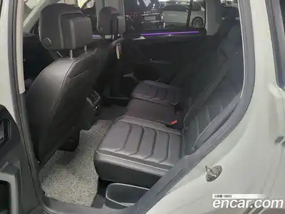 Volkswagen Tiguan 2023 2.0 Автомат в Москве № 214879, миниатюра 12