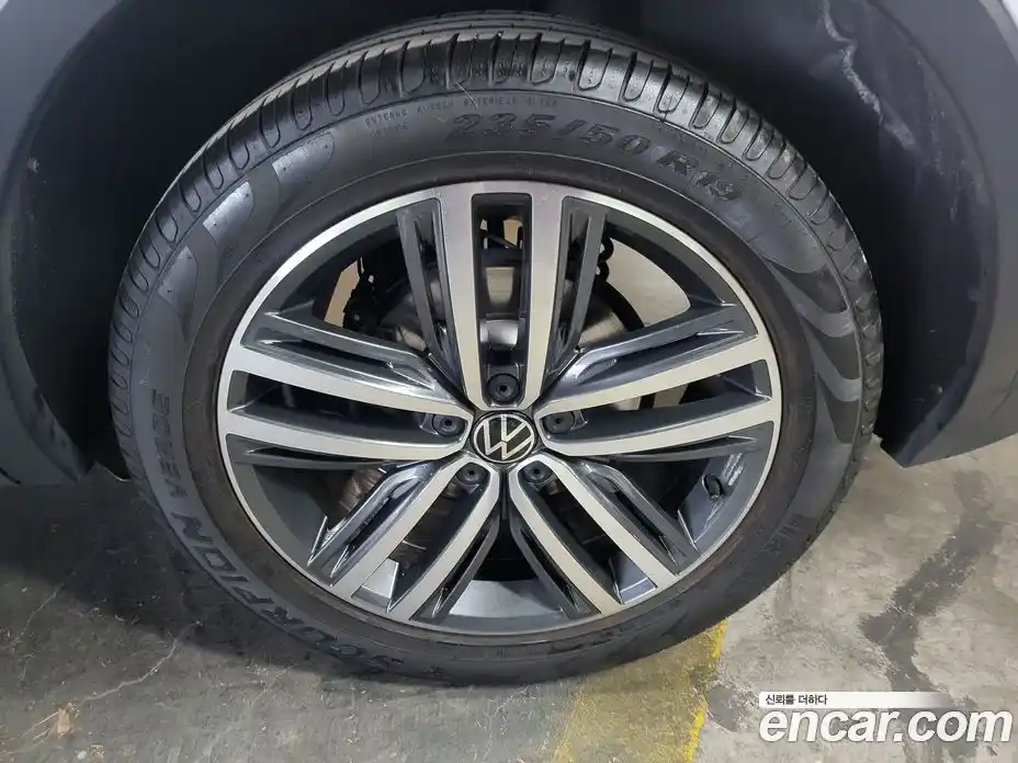 Volkswagen Tiguan 2023 2.0 Автомат в Москве № 214879, фото 19