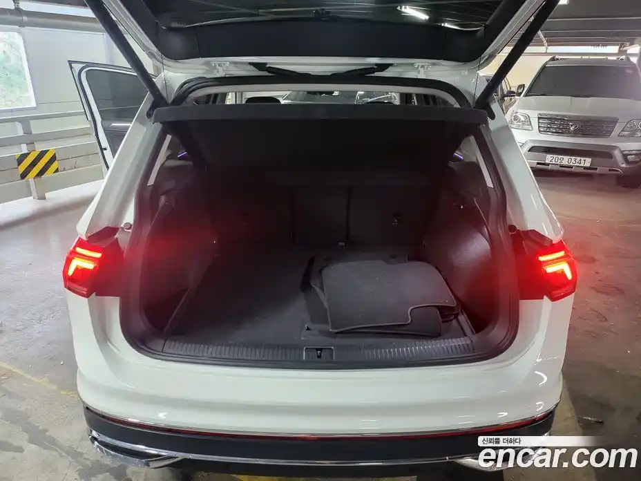 Volkswagen Tiguan 2023 2.0 Автомат в Москве № 214879, фото 20