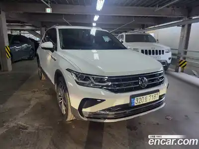 Volkswagen Tiguan 2023 2.0 Автомат в Москве № 214879, миниатюра 2