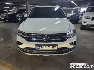 Volkswagen Tiguan 2023 2.0 Автомат в Москве № 214879, миниатюра 3