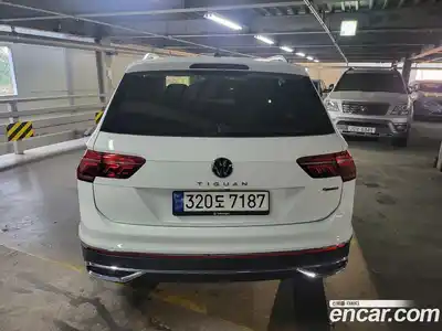 Volkswagen Tiguan 2023 2.0 Автомат в Москве № 214879, миниатюра 4