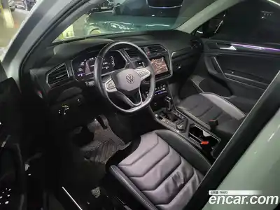 Volkswagen Tiguan 2023 2.0 Автомат в Москве № 214879, миниатюра 8