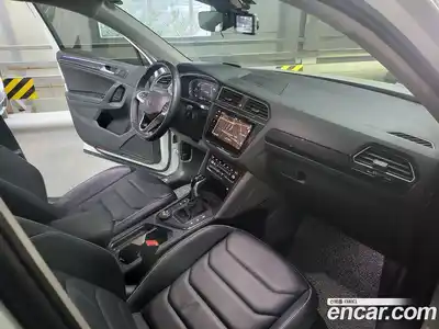 Volkswagen Tiguan 2023 2.0 Автомат в Москве № 214879, миниатюра 9