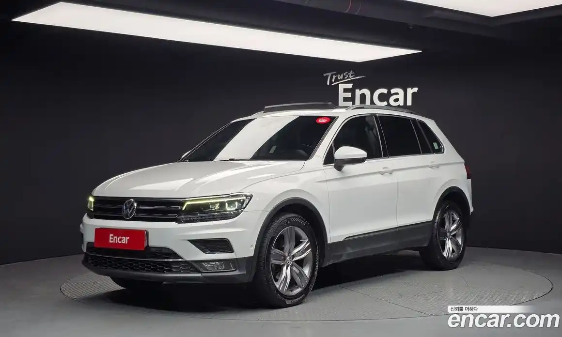 Volkswagen Tiguan 2018 2.0 Автомат в Москве № 215205, фото 14