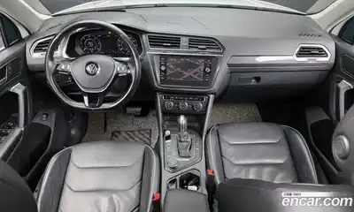 Volkswagen Tiguan 2018 2.0 Автомат в Москве № 215205, миниатюра 2