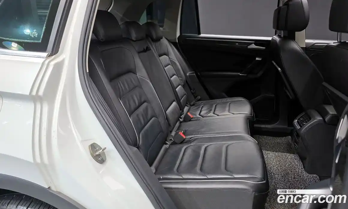 Volkswagen Tiguan 2018 2.0 Автомат в Москве № 215205, фото 4